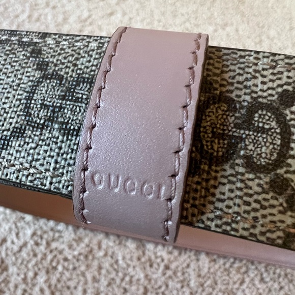 Gucci Monogram & Taupe reversible Belt with Gold Buckle - Picture 2 of 14